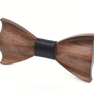 Elegant Wooden Bow Tie with Black Accent